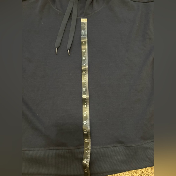 NWT- Yogalicious Dark Navy Sweathsirt. Size Medium. High neck - Picture 5 of 7